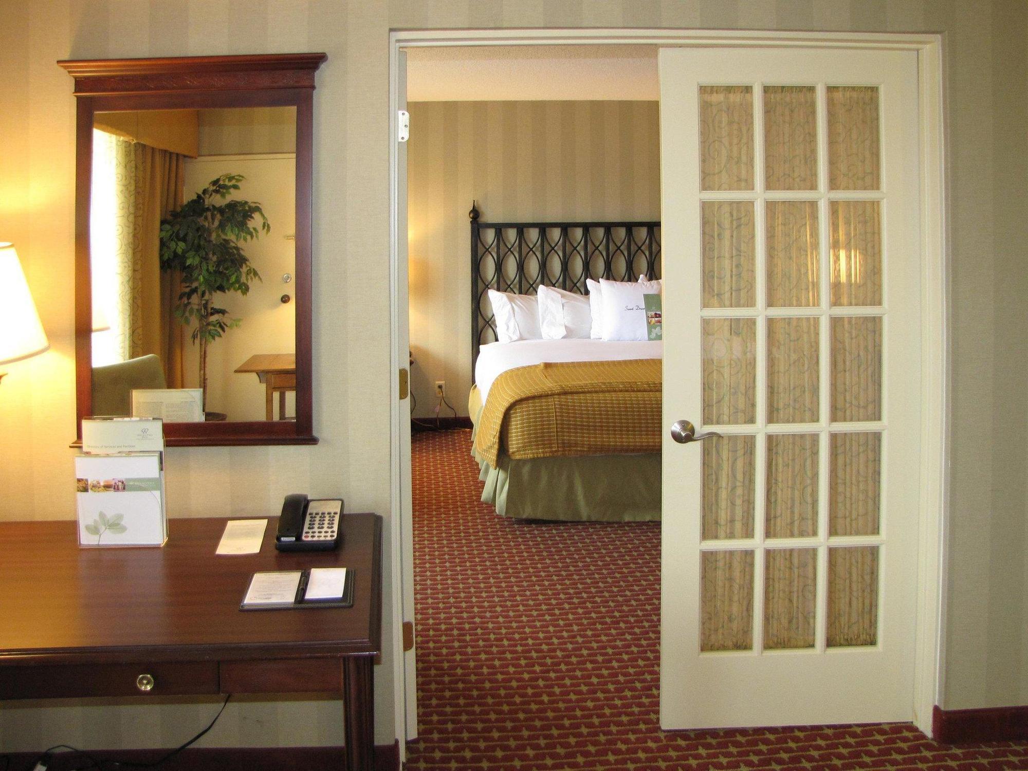Doubletree By Hilton Atlanta Windy Hill Ballpark Smyrna Room photo