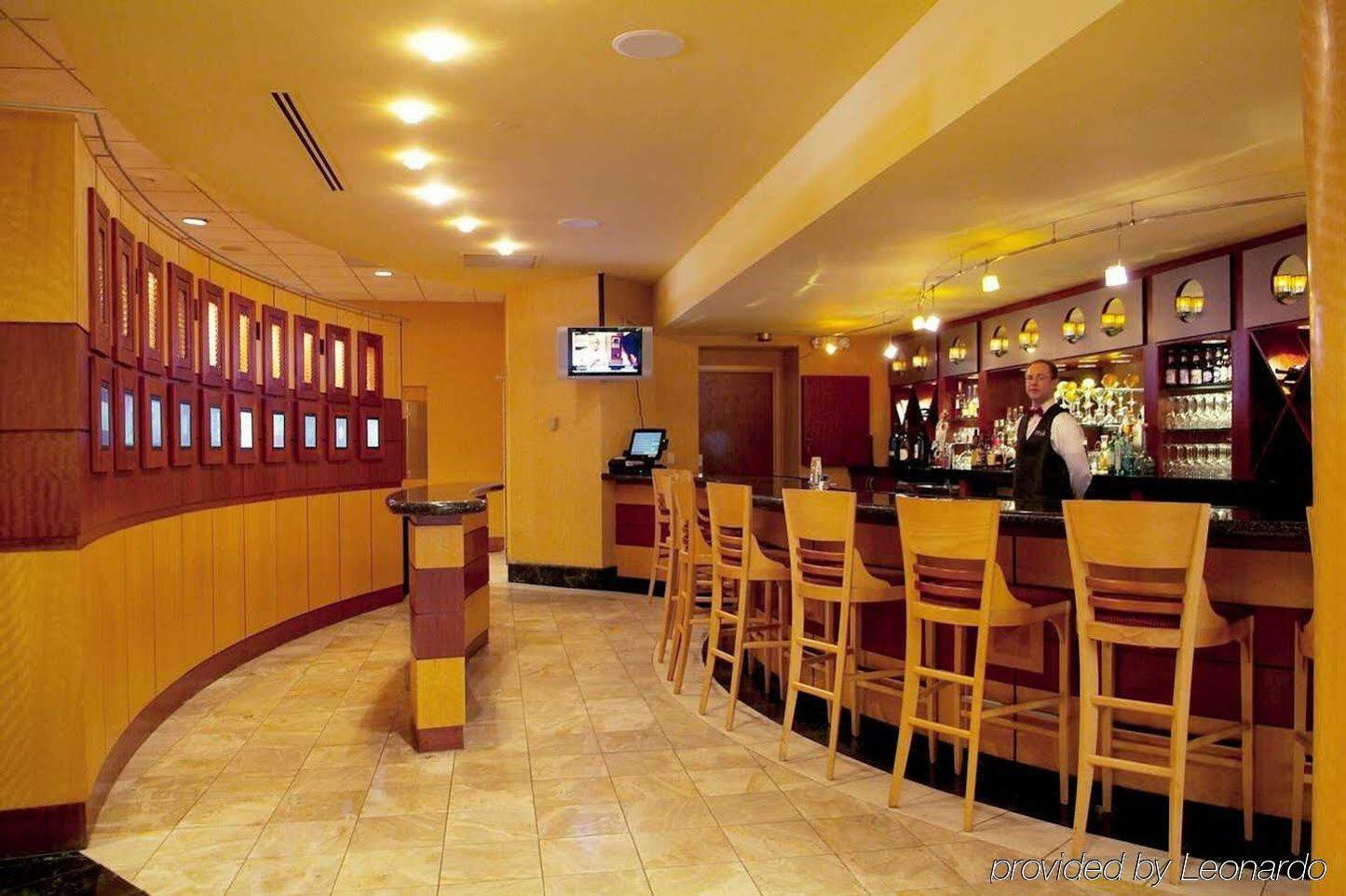 Doubletree By Hilton Atlanta Windy Hill Ballpark Smyrna Exterior photo
